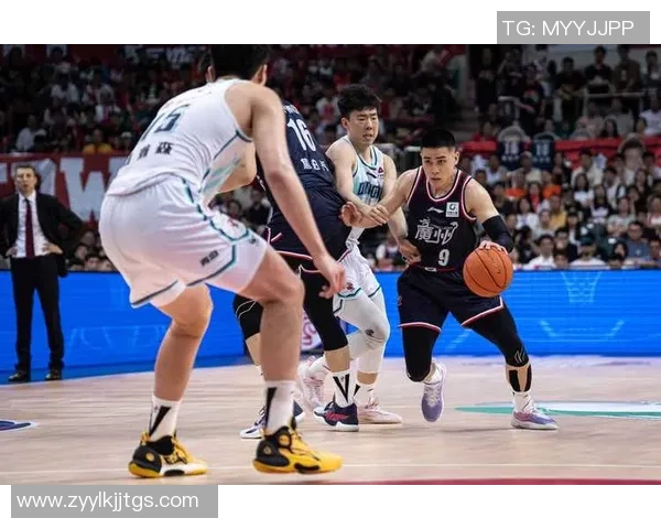 广州排球队中路突破战术解析与未来发展展望 广州排球队中路突破战术解析与未来发展展望